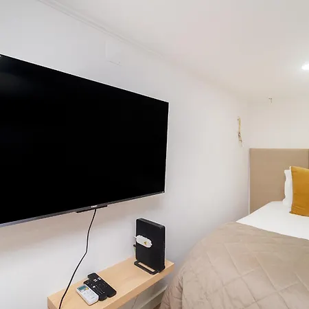 아파트 Whome Quiet Retreat Just Minutes From The Buzz 리스본