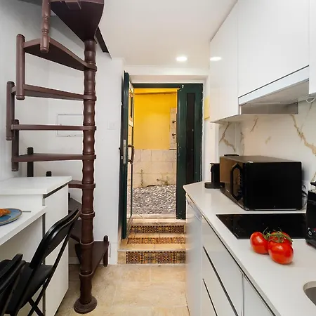 Whome Quiet Retreat Just Minutes From The Buzz 리스본