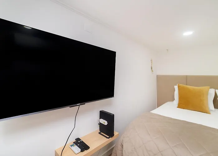 아파트 Whome Quiet Retreat Just Minutes From The Buzz 리스본