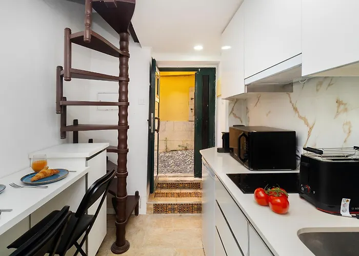 Whome Quiet Retreat Just Minutes From The Buzz 리스본